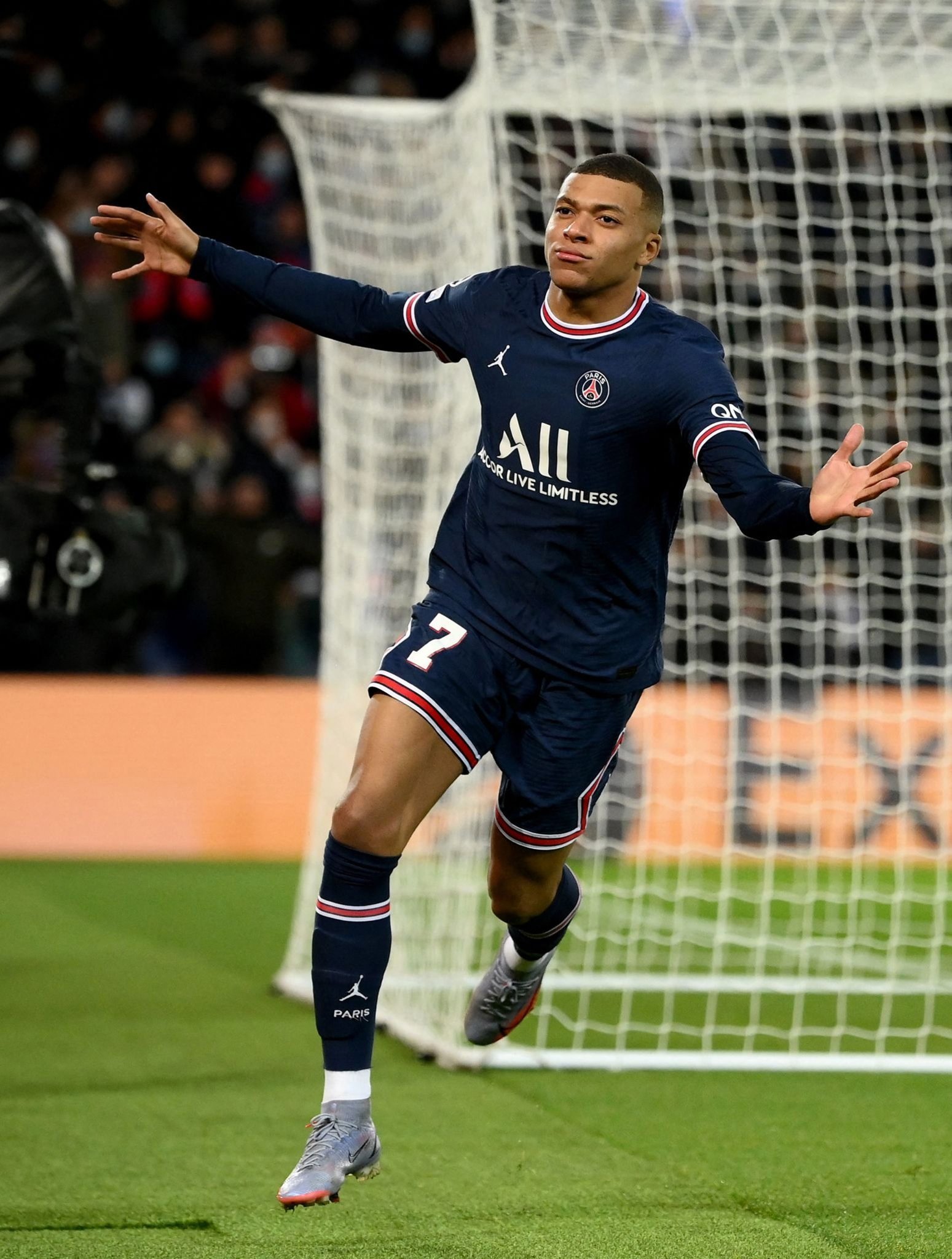 红魔硬核装备加持！《暗区突围：无限》4.29全平台上线