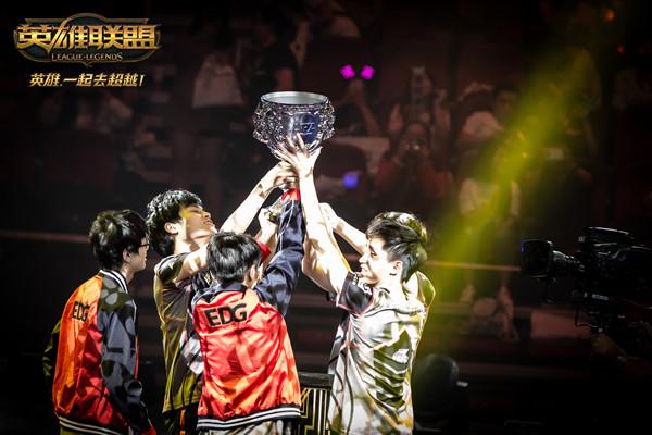 【lpl战报】BLG 2-1 WE：Weiwei破败王节奏拉满 BLG有惊无险战胜WE