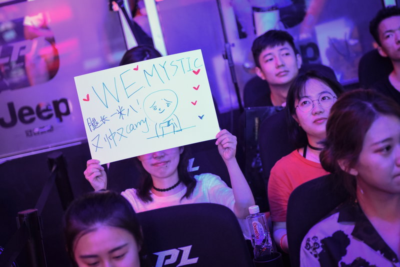 Mouz 在他们的办公室举办迷你LAN活动，期间为BLAST Bounty Fall在线阶段